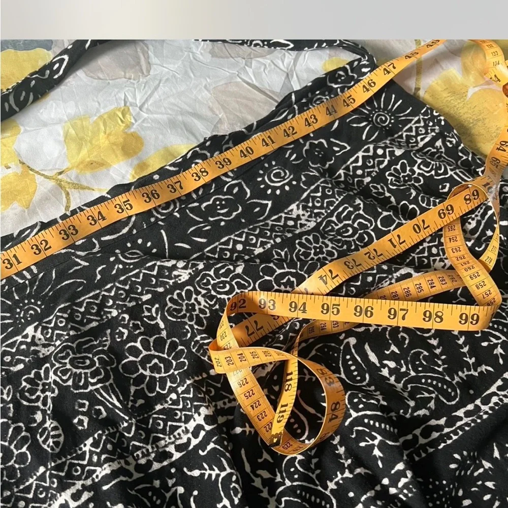 Elegant Black and White Patterned Maxi Skirt - Picture 6 of 8